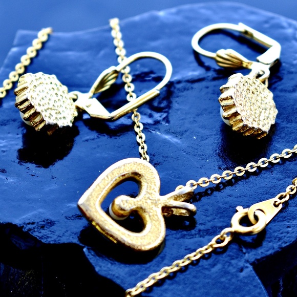 Vintage Gold Heart Shaped Faux Diamond Necklace & Floral Earrings Set - Picture 4 of 7